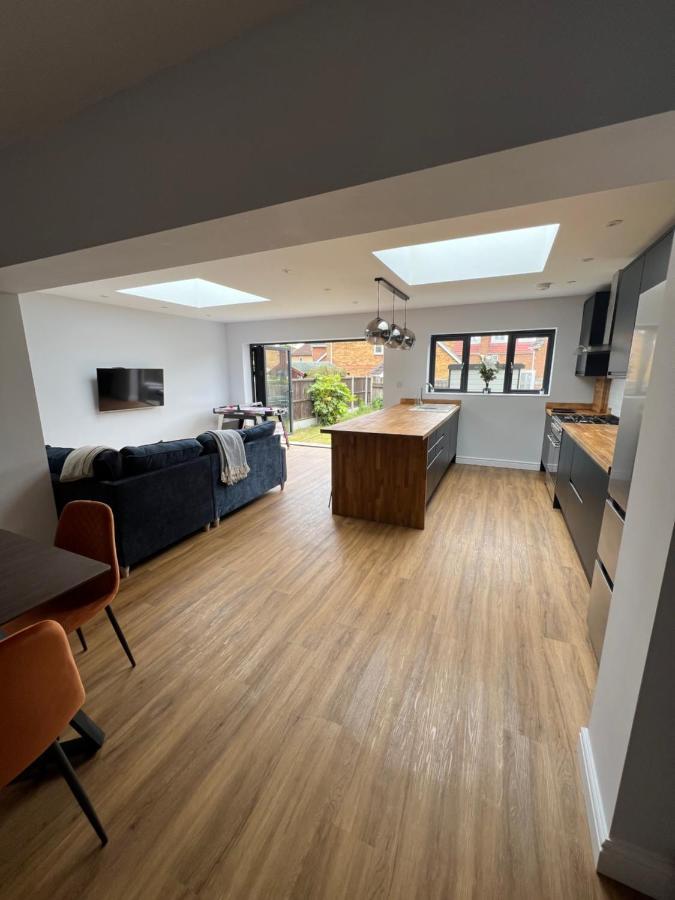 3 Bed Luxury Open Plan Living Villa Rayleigh Exteriör bild