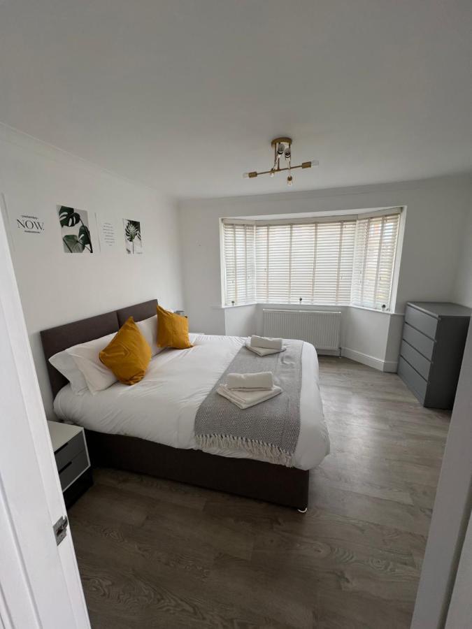 3 Bed Luxury Open Plan Living Villa Rayleigh Exteriör bild